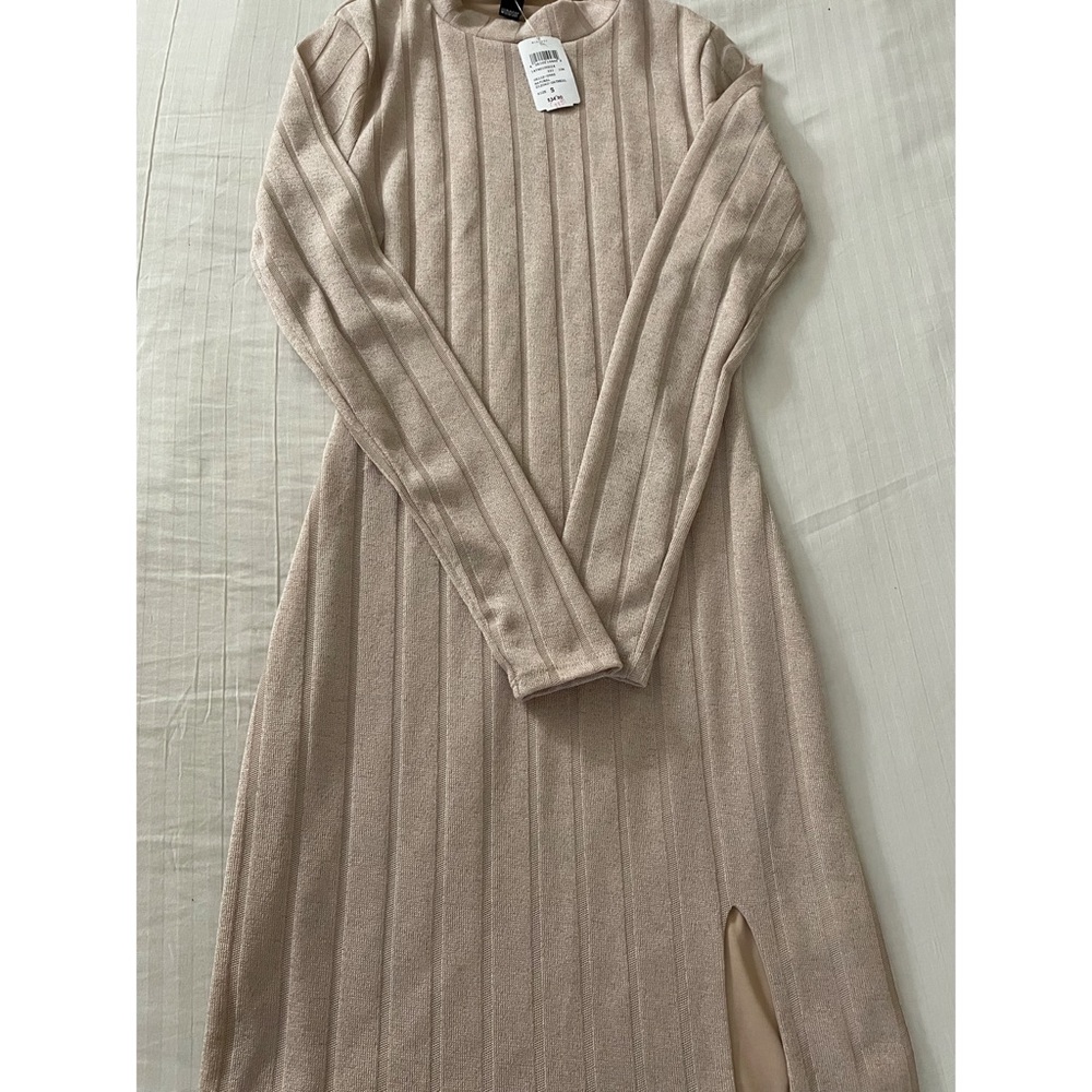 Windsor. Never worn, still has tags